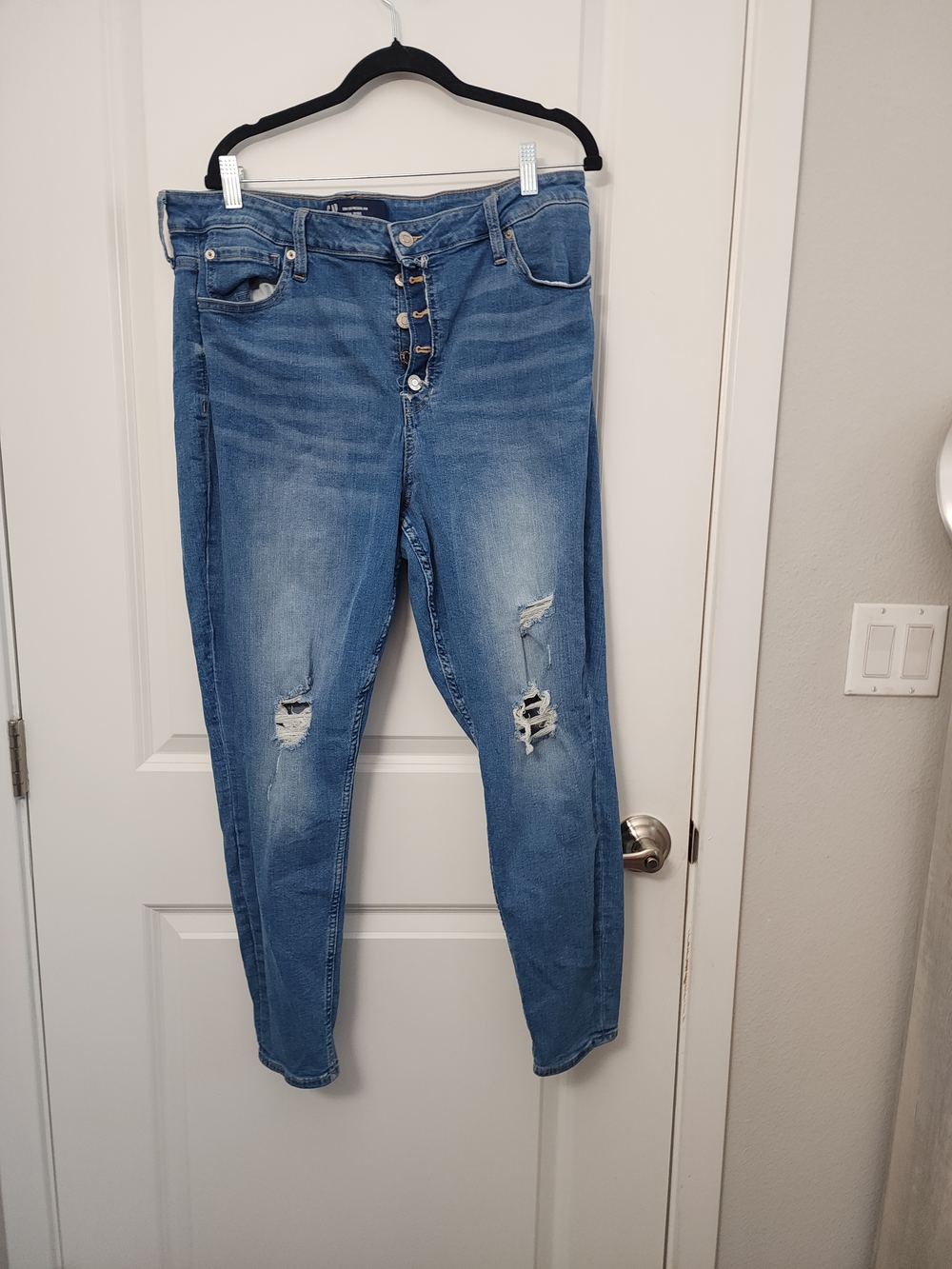 5/$30 GAP High-Rise Distressed Women’s Skinny Jeans
